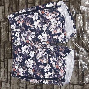 Gloria vanderbilt floral slimming effect size 16 shorts